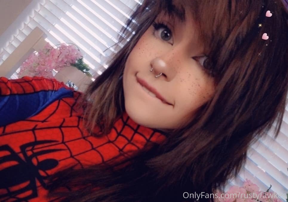 Соблазнительный и аппетитный косплей Spider-Man от Rusty Fawkes  девушка показала все свои дырочки